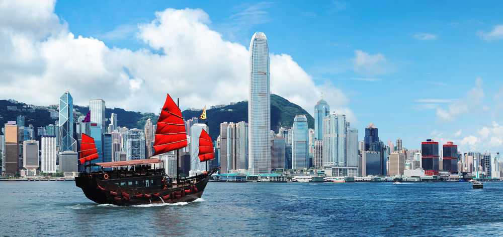 Thailand and Hong Kong ‘s Varying Lifestyle Offerings There are similarities between Thailand and Hong Kong- besides being major tourist hubs that welcome large tourist traffic annually, both also cater to a substantial expatriate community. 