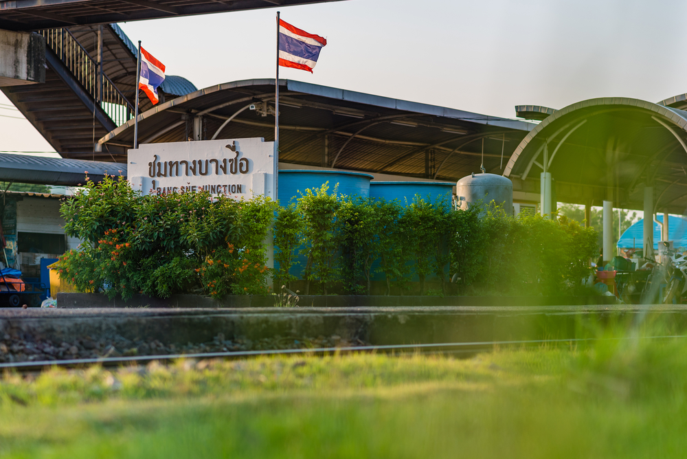 泰国高铁接通东南亚 泰国连接中国的高速铁路，将会加强国内的基础建设，促进贸易往来，推动经